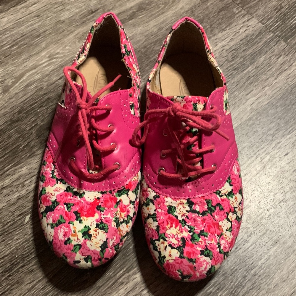 Pink floral Kalli shoes size 6 womens